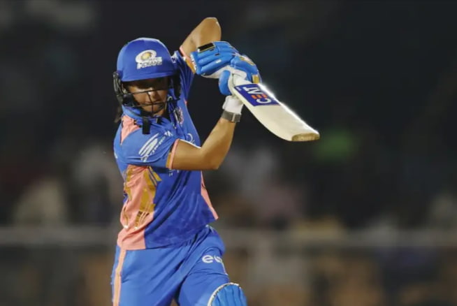 Harmanpreet Kaur leads from MI-W Harmanpreet Kaur leads from MI-W