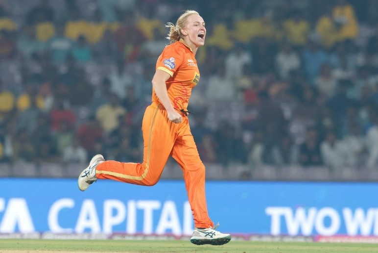 Kim Garth (Gujarat Giants) - 5/36 Kim Garth (Gujarat Giants) - 5/36